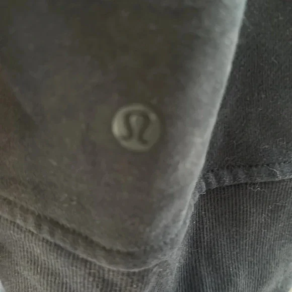 Lululemon Cropped Black Hoody, Size 6, Like New - Picture 8 of 8